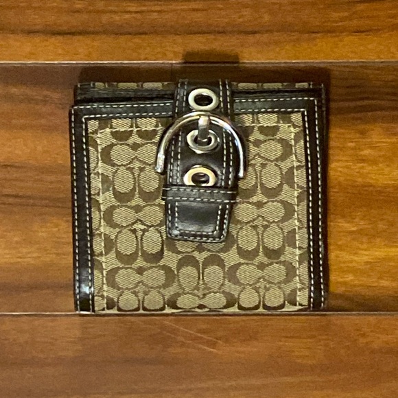 Coach Wallet - Picture 1 of 6